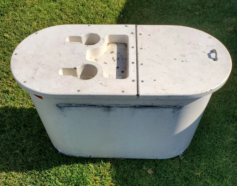 30 Gallon Fishing Bait Tank for Sale in Buena Park, CA - OfferUp
