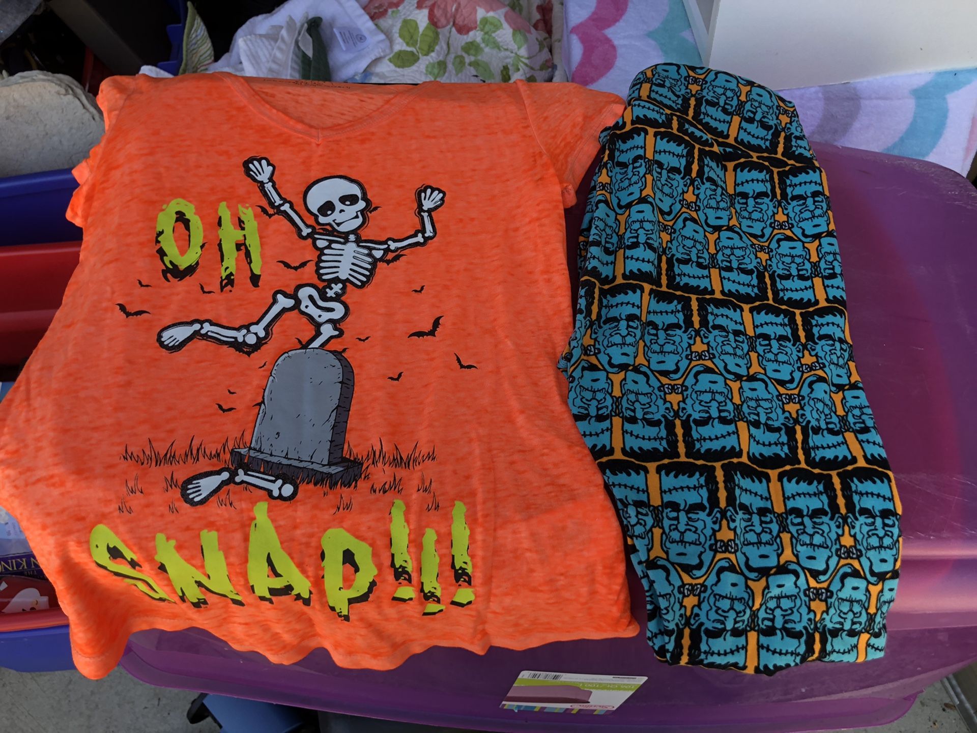 Halloween outfit, one size lularoe leggings and Rocker girl all access T-shirt, size small (3-5)