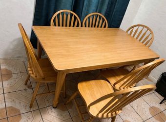 Price Very Negotiable - Wood Dinning Table & Chairs