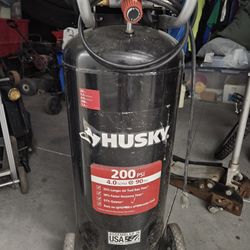 20 Gal Husky Air Compressor 