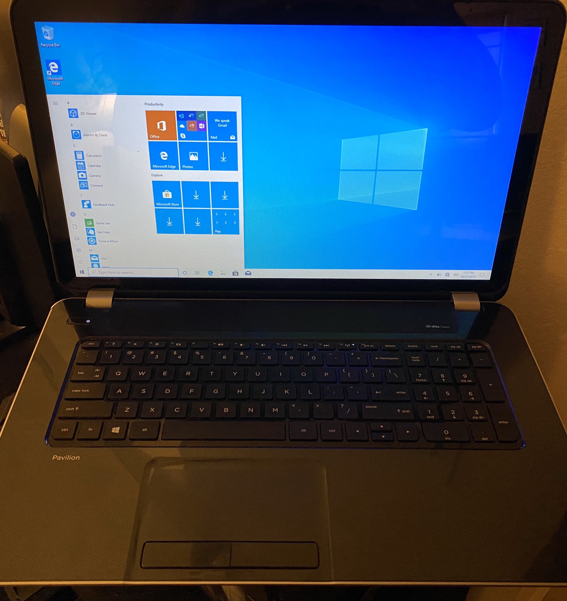 hp pavilion 17inch touchscreen notebook pc 500GB Drive.