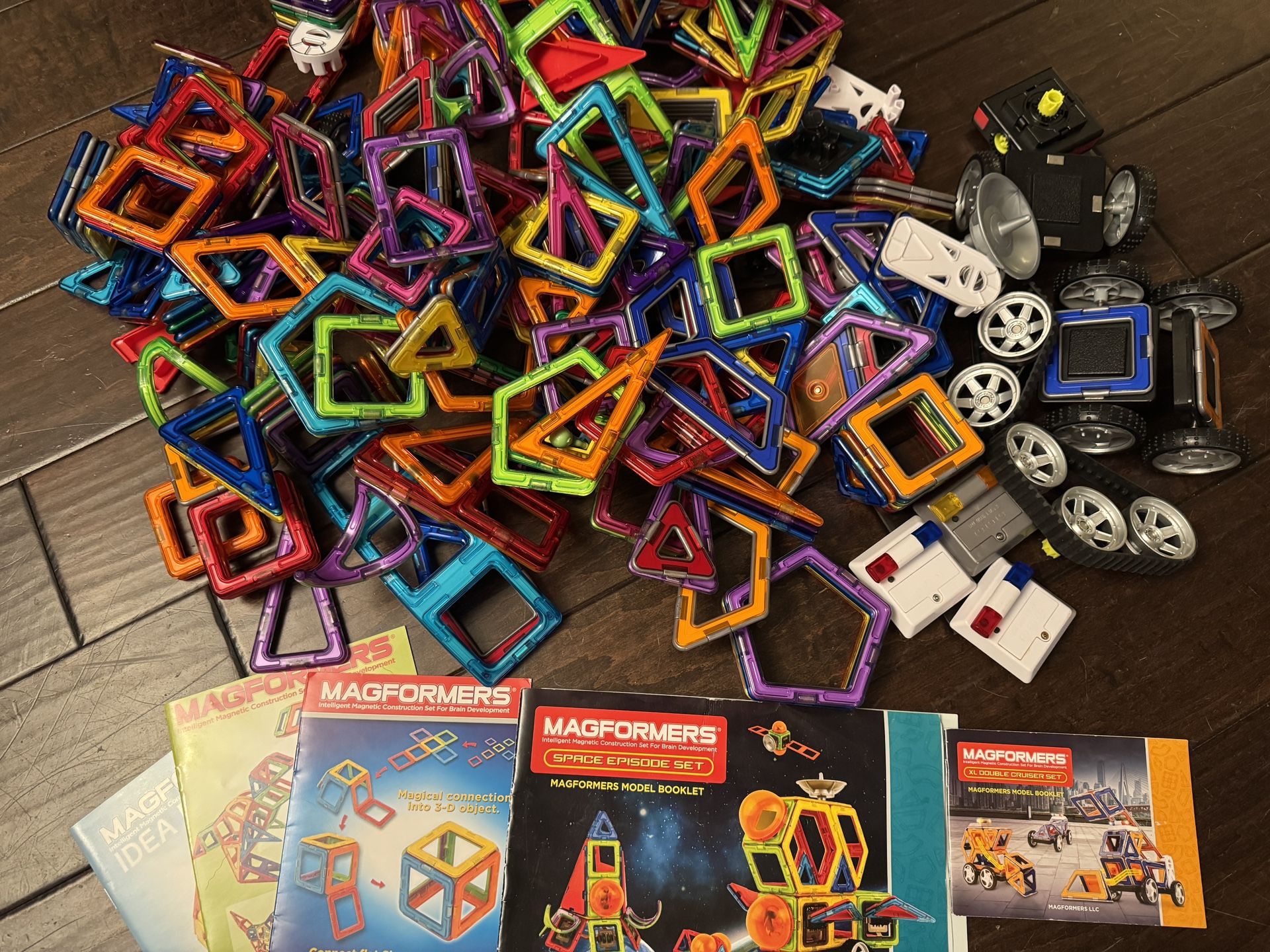 Magformers Magnetic Building Tiles 330+ Pieces