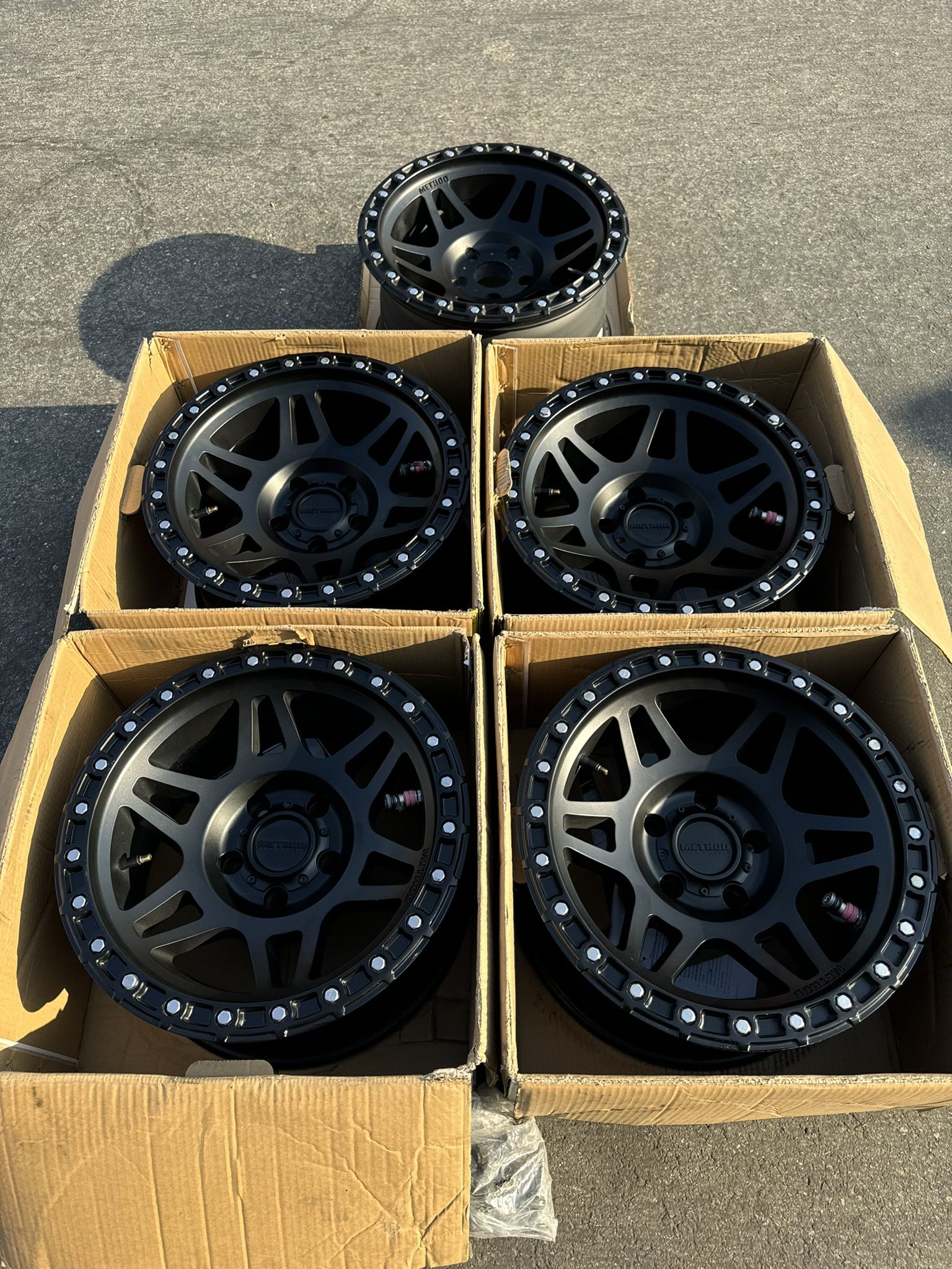 Jeep (5) Method MR312 17” Off-Road Wheels Matte Black With Apex Rapid Precision Valves  