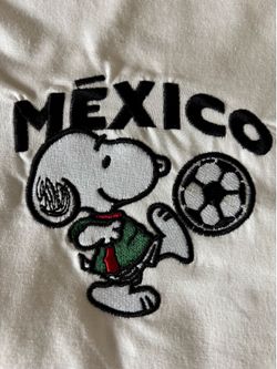 Mexico peanuts t shirt. stitched snoopy. (L)