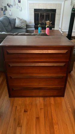 Free Wood 4-Drawer Dresser
