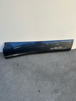 2023 Toyota Highlander right rear door lower molding
