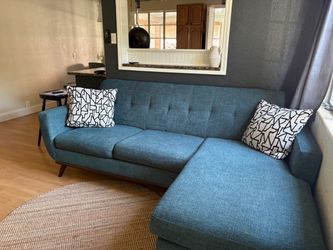 Sofa with reversible chaise lounge
