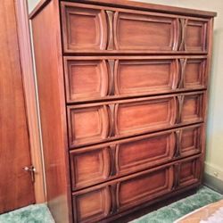 Set Of Twin Beds With Dresser