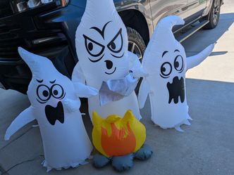 3 Ghost Reading Inflatables