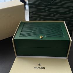 NEED A GOOD QUALITY WATCH CONTACT ME NOWW 