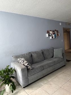 Queen size pull out sofa- sleeper