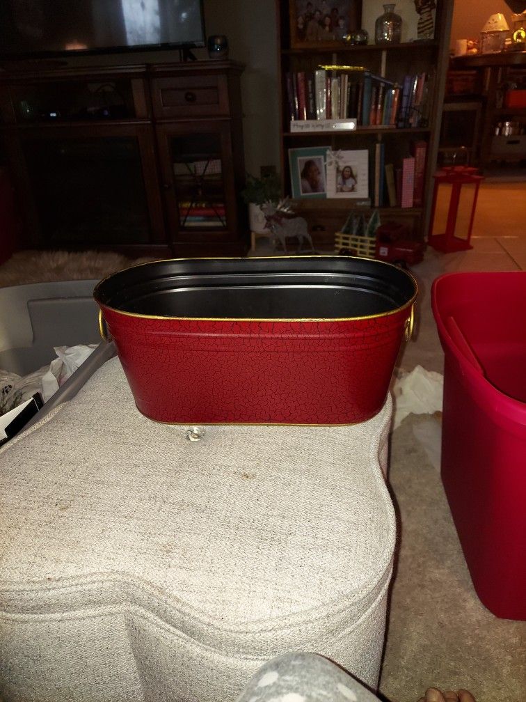 Metal middleton basket