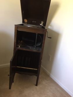 1913 Thomas Edison phonograph. 300. OBO
