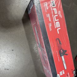 Milwaukee M18 FUEL 16 in. 18V Lithium-Ion Brushless Battery Chainsaw (Tool-Only)