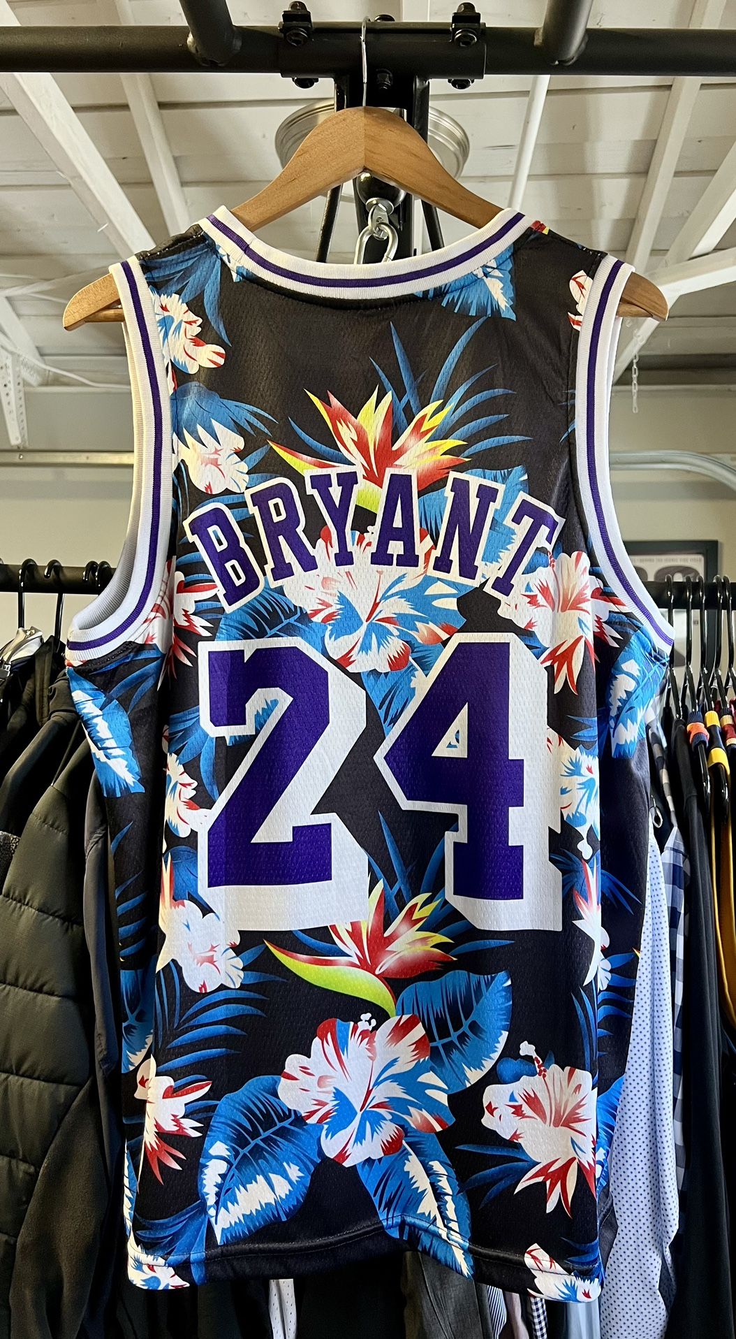 Mitchell Ness Los Angeles Lakers Kobe Bryant Floral 24 Jersey Men s Sz M Med for Sale in San Jose CA OfferUp
