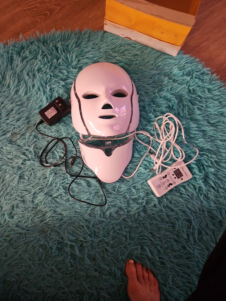 7-Color Rejuvenating Face Mask