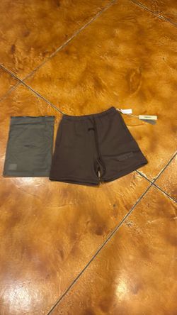 Plum essentials shorts
