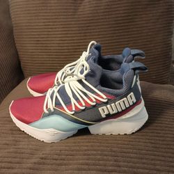 Ladies Puma Size 6.5. 