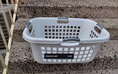 Laundry basket plus 10 hangers 25xx Welsh Rd