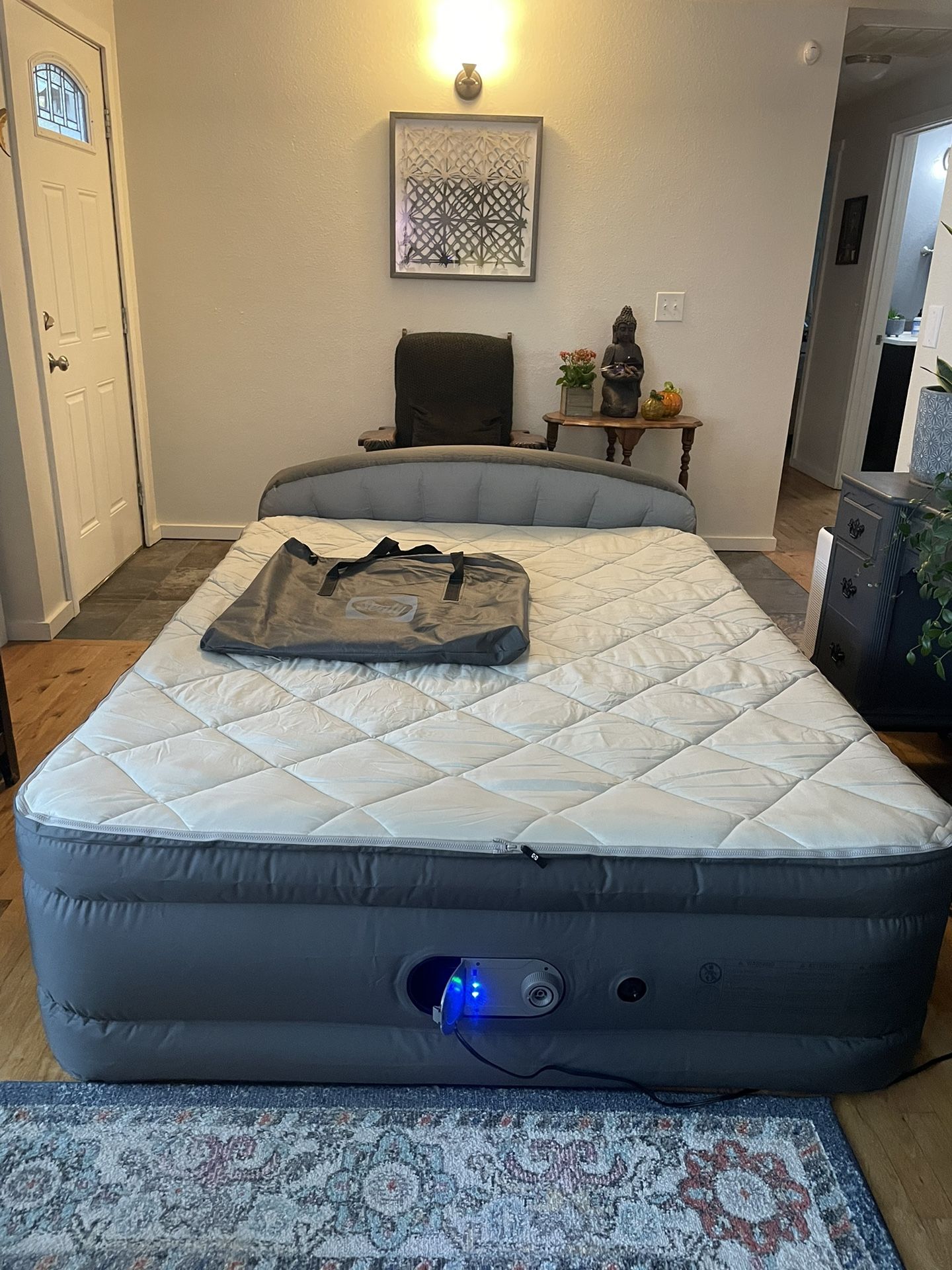 Queen Sealy Inflatable Mattress W/ Built In Pump