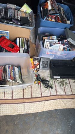 Huge Movie bundle !! 60$ DVD/VhS Player