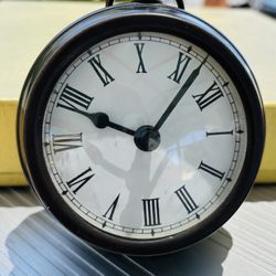 Vintage Metal Roman Numeral Mantel Clock – Made in India