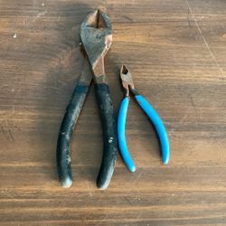 2 Pair Of Cutting Pliers 