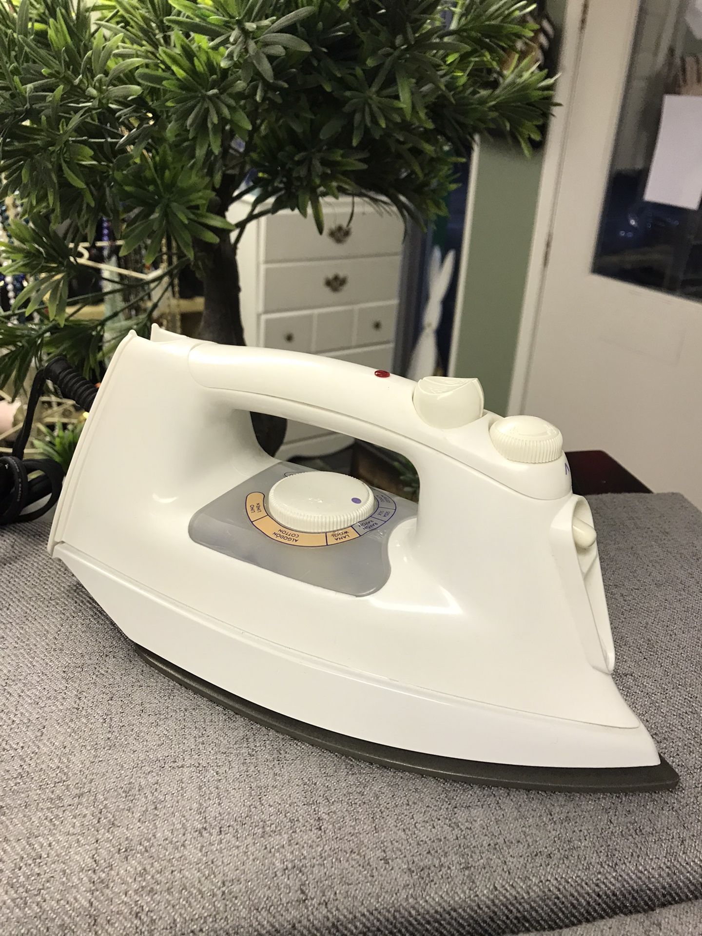 Singer Vari Steam System Steam Iron 