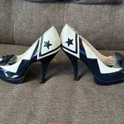Navy/White Heels Size 8—P/U Near Old River & Harris