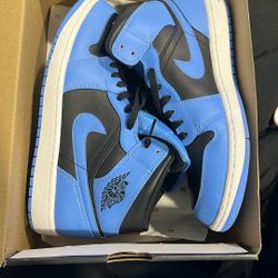 Air Jordan 1 Mid University Blue Black White 