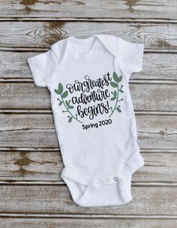 Pregnancy announcement onesie