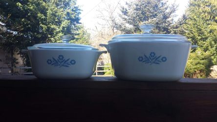 Vintage corning ware 2.5qt and 1.5 qt
