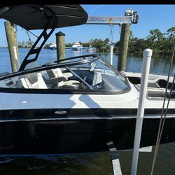 2021 Yamaha 212s   43 Hrs Plus Trailer