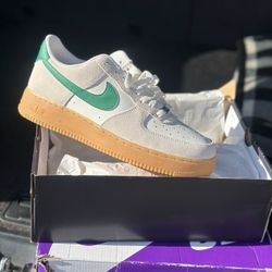 Nike AIR FORCE 1 '07 LV8