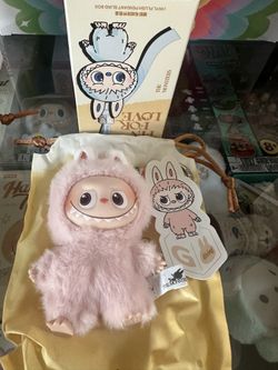 Pin for love - letter g