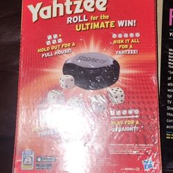 Hasbro Yahtzee Classic Dice Game – Roll for the Ultimate Win Family Fun