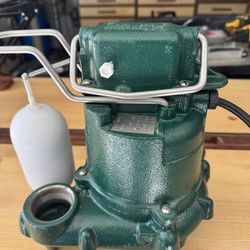 Zoeller M57 Sump Pump with 9′ Cord
