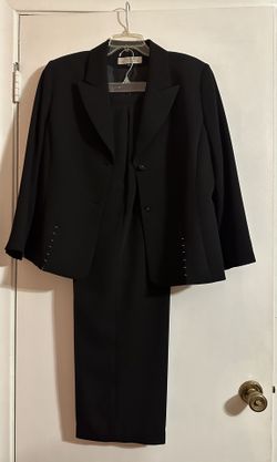 Tahari Suit Size 16 For Sale 