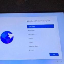 Lenovo Legion Go 8.8 in (512GB SSD, AMD Ryzen Z1 Extreme FLAWLESS - BUNDLE!!!!!!