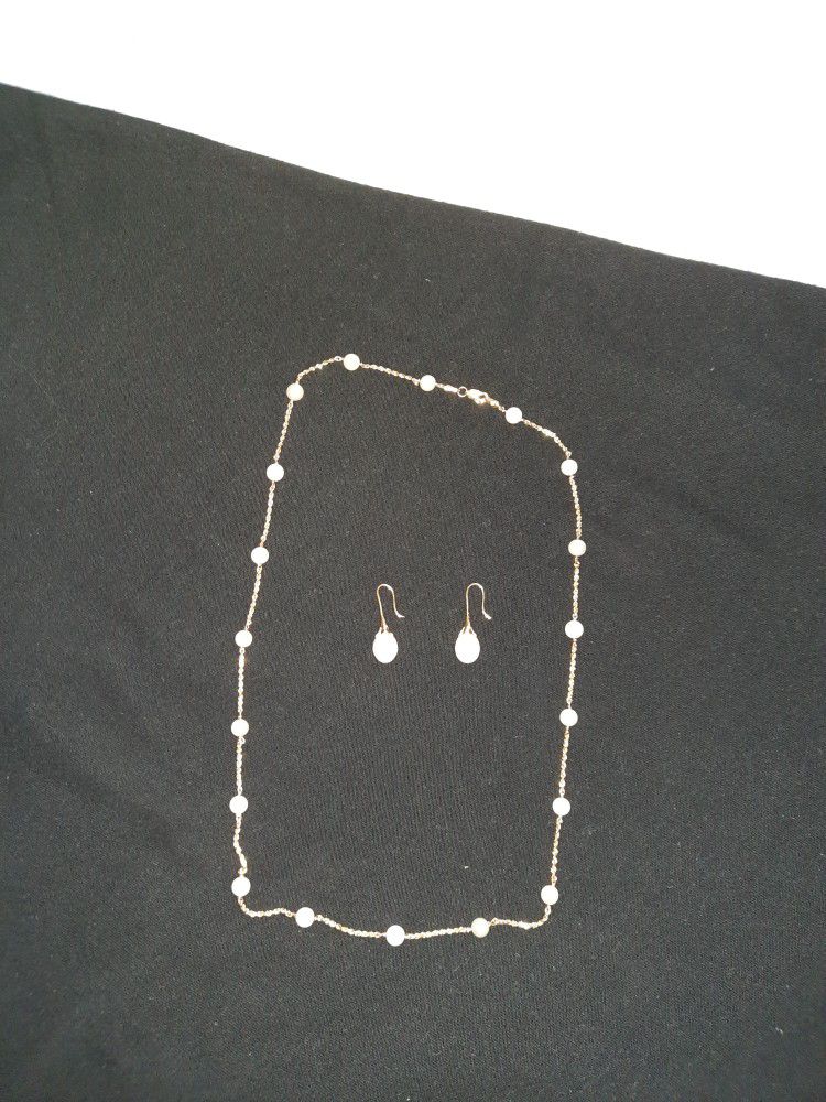 New Pearl Necklace And Earrings 