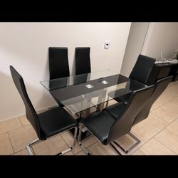 Gorgeous Fancy Glass Dining Table With 6 Chairs. 