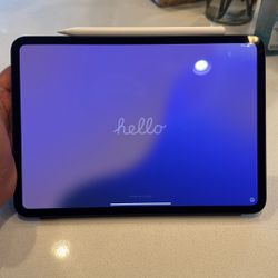 *Like New* 11-inch iPad Pro Wi-Fi + Cellular 