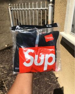 SUPREME x HANES SOCKS