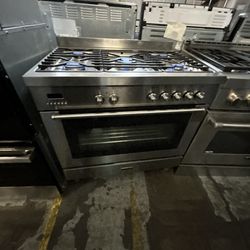 Italian dual fuel gas range 36”