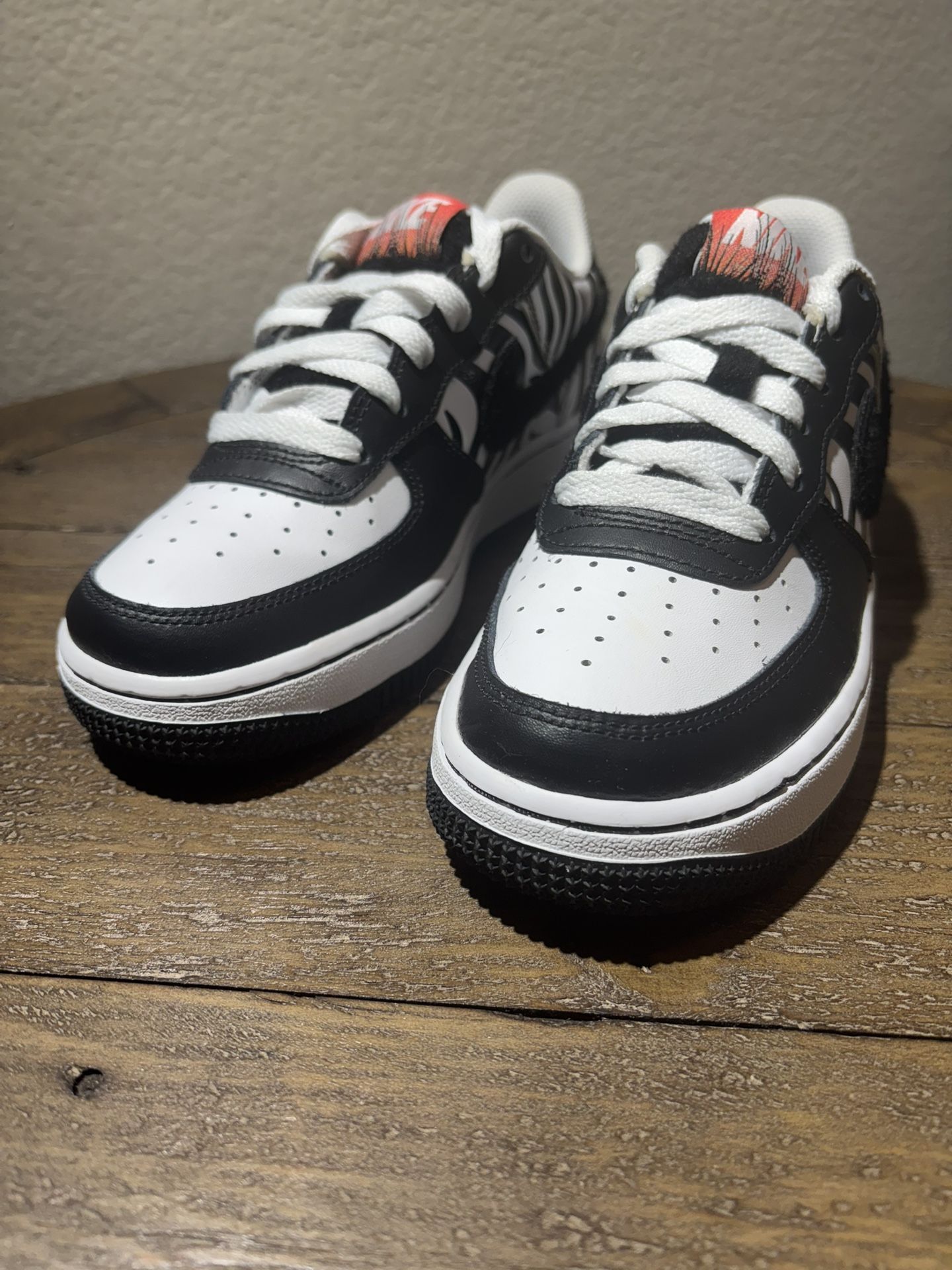 Nike Sneakers / Shoes