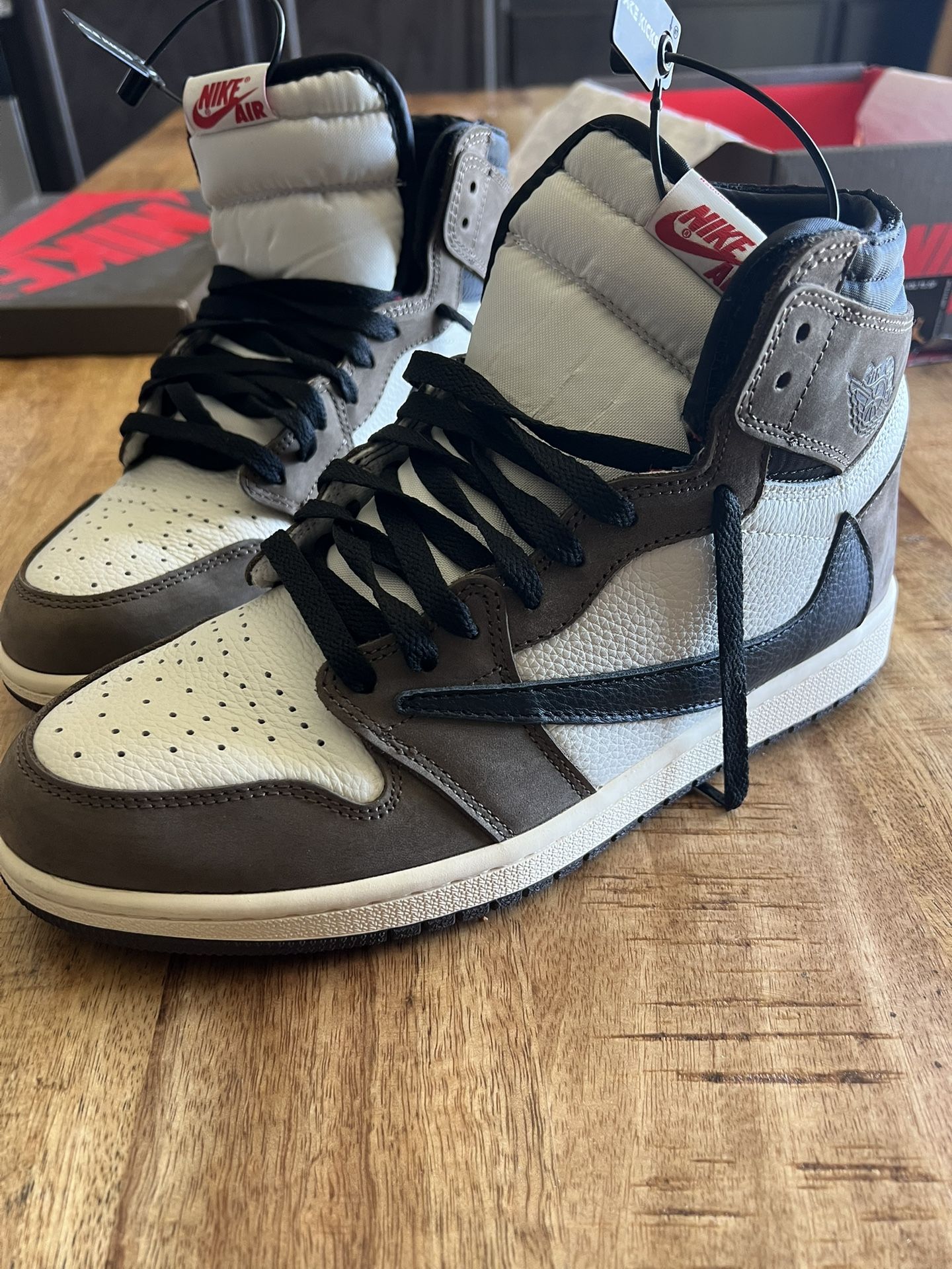 Jordan 1 Travis Scott
