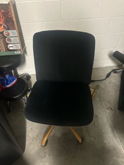 3 comfy rolling chairs