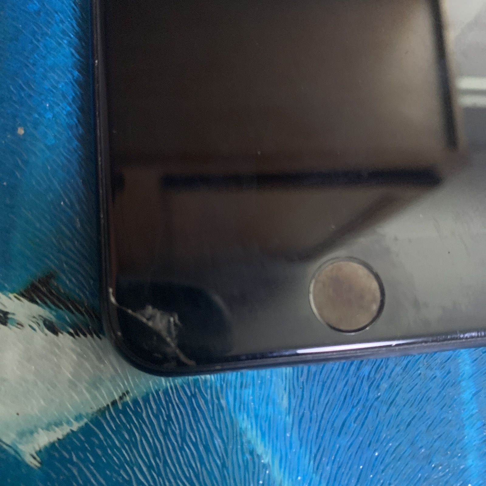 Apple iPhone 7 Unlocked Cracked Screen for Sale in Osteen, FL - OfferUp