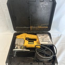 Dewalt DW318 VS Orbital Jig Saw In Great Condition 