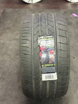 305/30/20 new tire Atturo only one Tire 